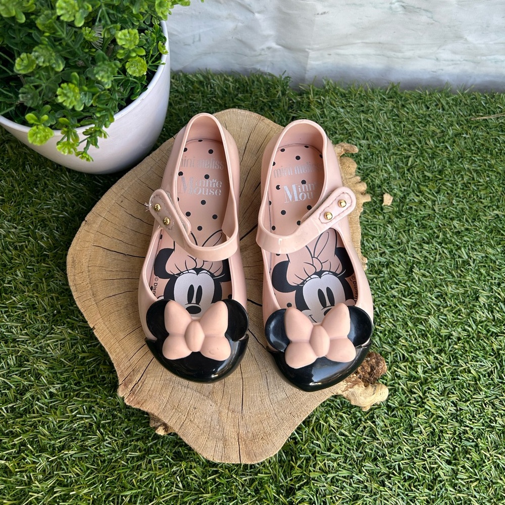 Conscious
Mini Melissa
Minnie Mouse jelly ballerinas size  9 like new